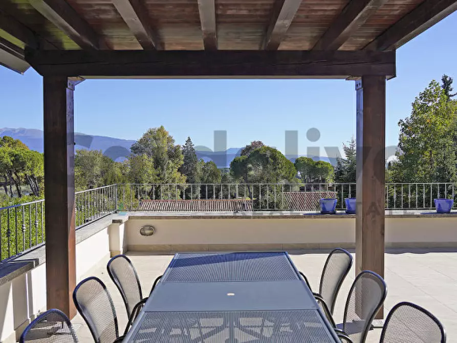 Immagine 19 di Villa in vendita  in Via Paradiso 43 a San Felice Del Benaco