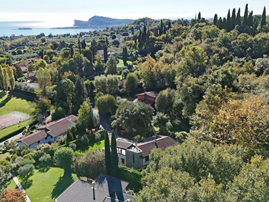 Immagine 25 di Villa in vendita  in Via Paradiso 43 a San Felice Del Benaco