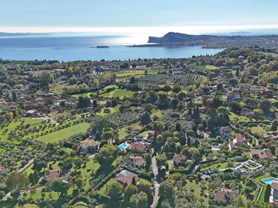 Immagine 26 di Villa in vendita  in Via Paradiso 43 a San Felice Del Benaco