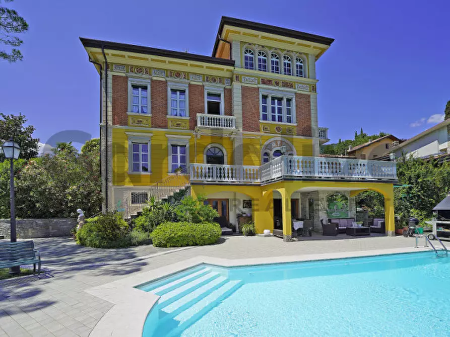 Immagine 1 di Villa in vendita  in Via San Pietro, 113 a Roè Volciano