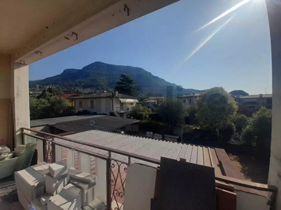 Immagine 1 di Appartamento in vendita  in Via Gratarolo Bongianni 3 a Salò