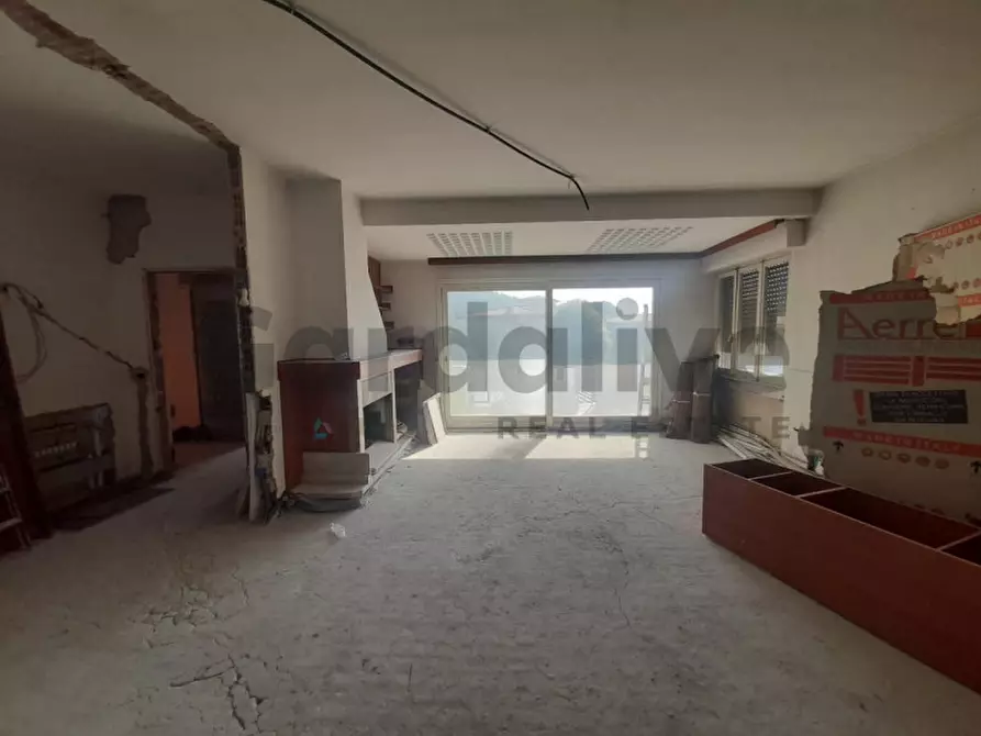 Immagine 2 di Appartamento in vendita  in Via Gratarolo Bongianni 3 a Salò