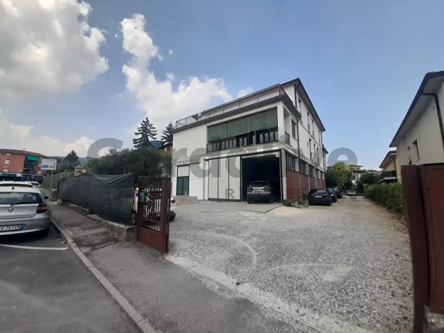 Immagine 10 di Appartamento in vendita  in Via Gratarolo Bongianni 3 a Salò