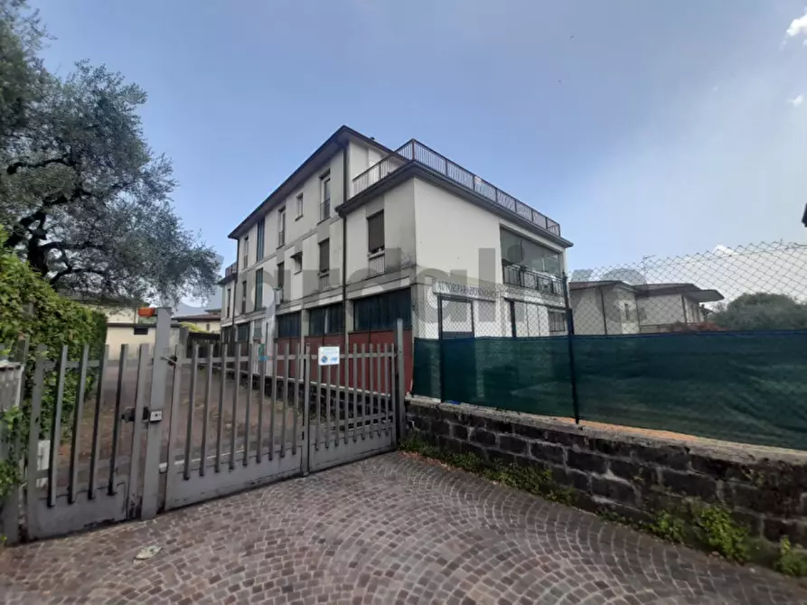 Immagine 11 di Appartamento in vendita  in Via Gratarolo Bongianni 3 a Salò