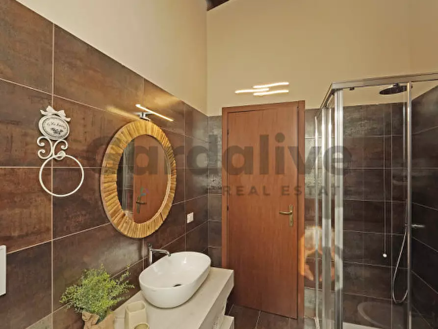 Immagine 28 di Appartamento in vendita  in Via Garibaldi 71 a San Felice Del Benaco