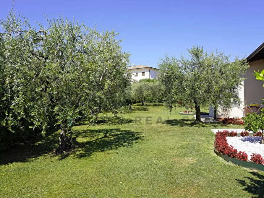 Immagine 20 di Villa in vendita  in Via Vallette 1 a San Felice Del Benaco