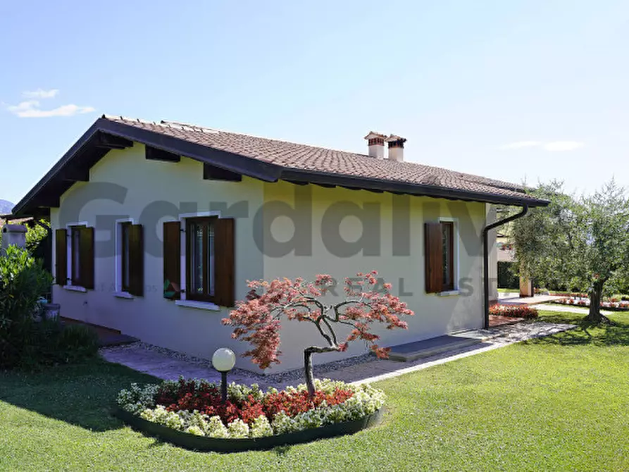 Immagine 23 di Villa in vendita  in Via Vallette 1 a San Felice Del Benaco