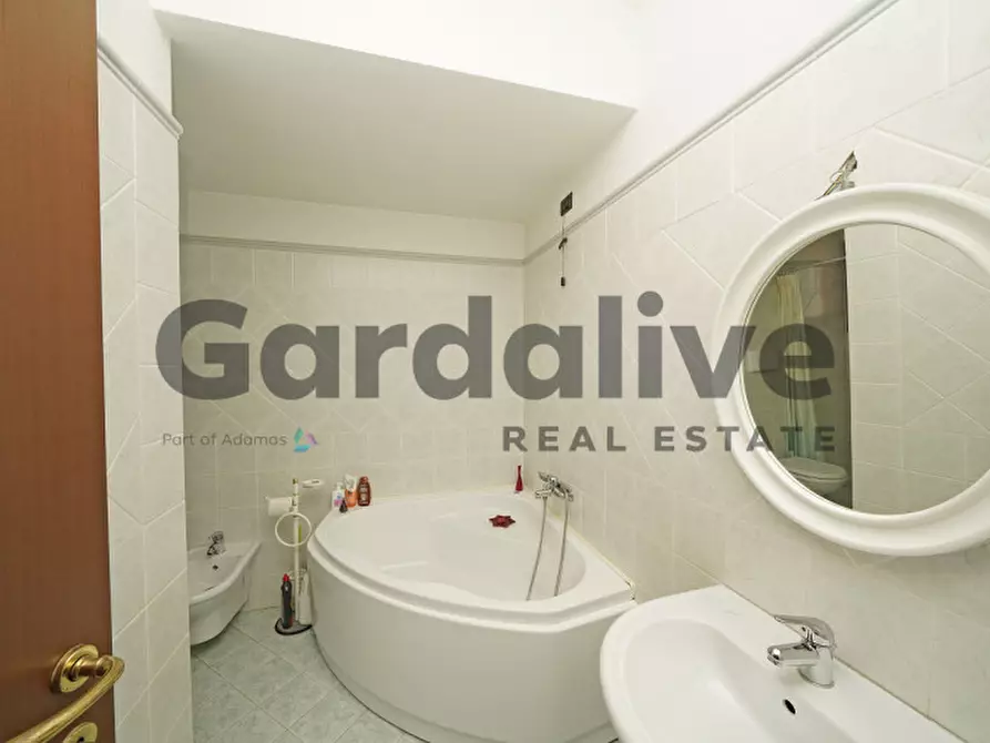 Immagine 10 di Appartamento in vendita  in Via Boschette 6 a San Felice Del Benaco