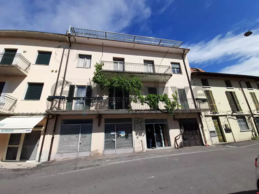 Immagine 2 di Rustico / casale in vendita  in Piazza Sergio Bresciani 19 a Salò