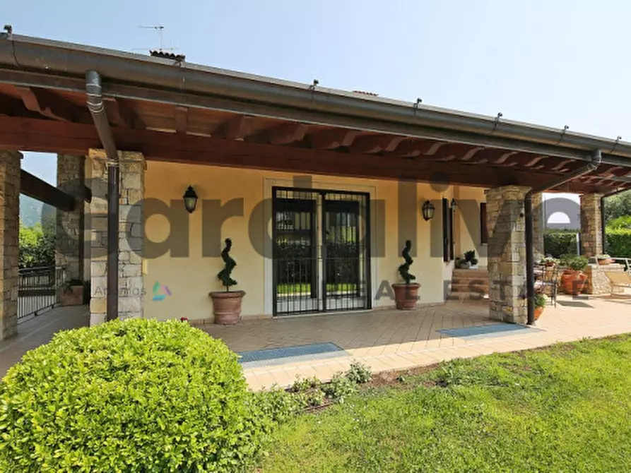 Immagine 3 di Villa in vendita  in Via Cominelli 30 a San Felice Del Benaco