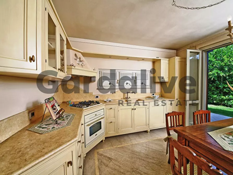 Immagine 12 di Villa in vendita  in Via Cominelli 30 a San Felice Del Benaco