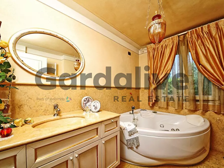 Immagine 16 di Villa in vendita  in Via Cominelli 30 a San Felice Del Benaco