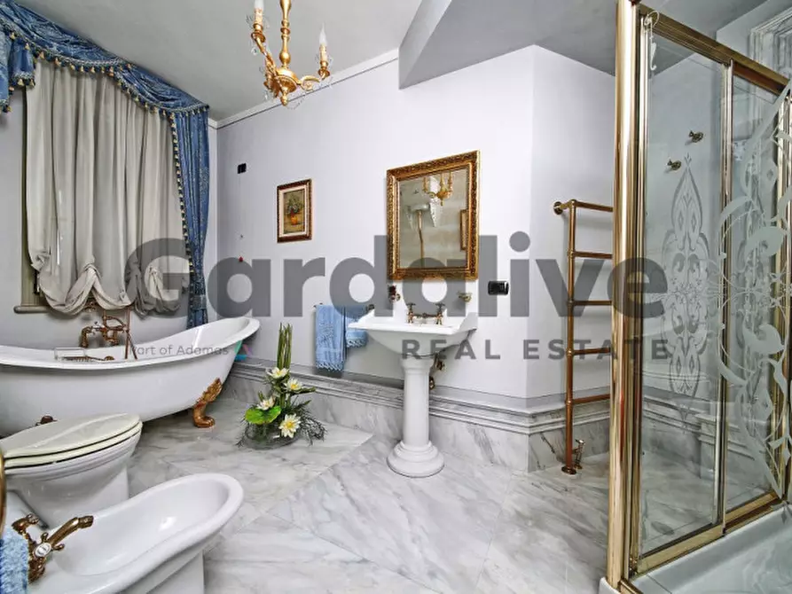 Immagine 17 di Villa in vendita  in Via Cominelli 30 a San Felice Del Benaco