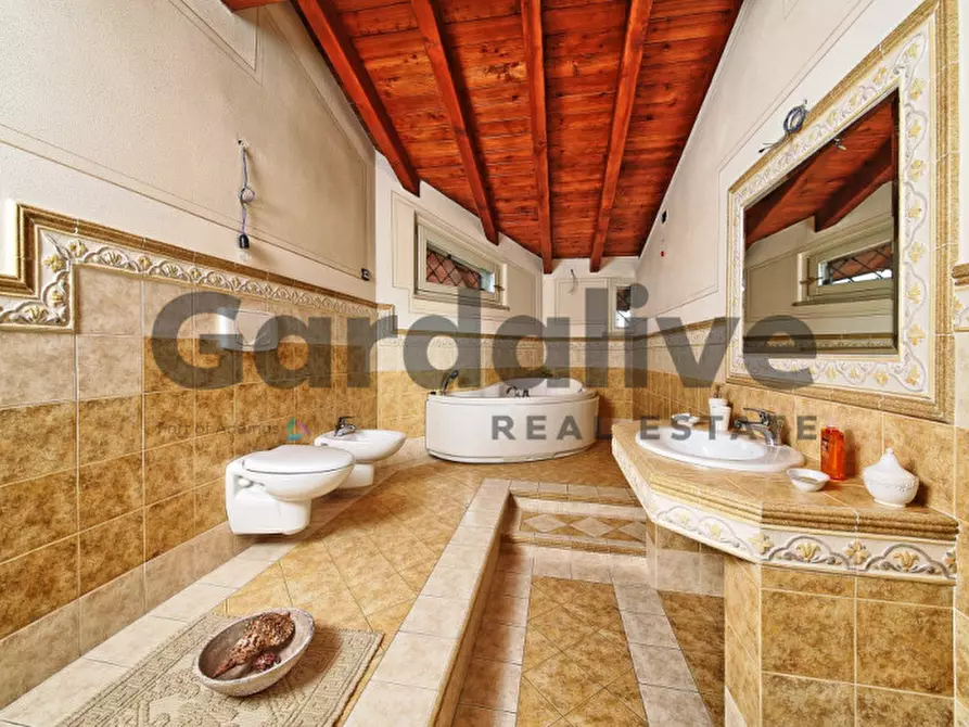 Immagine 19 di Villa in vendita  in Via Cominelli 30 a San Felice Del Benaco