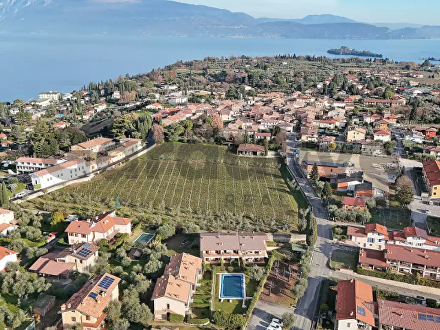 Immagine 11 di Appartamento in vendita  in Via Boschette 6 a San Felice Del Benaco