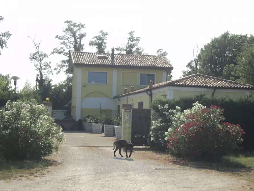 Immagine 1 di Villa in vendita  in strada statale romea 110 a Comacchio