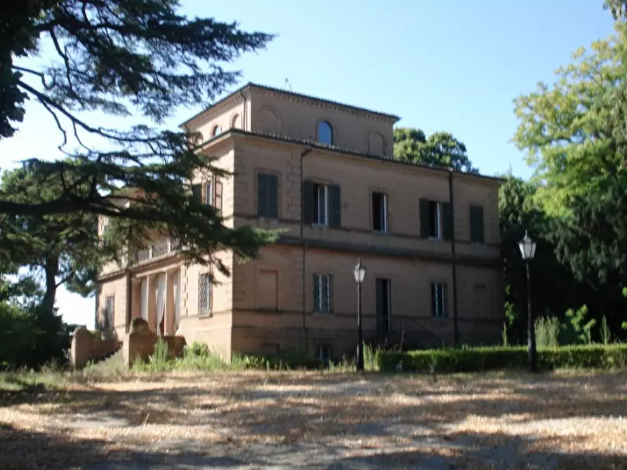 Immagine 1 di Villa in vendita  a Rimini