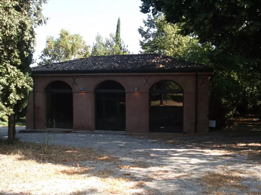 Immagine 2 di Villa in vendita  a Rimini