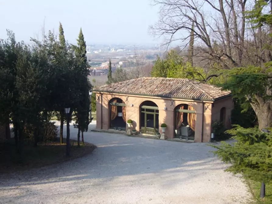 Immagine 10 di Villa in vendita  a Rimini