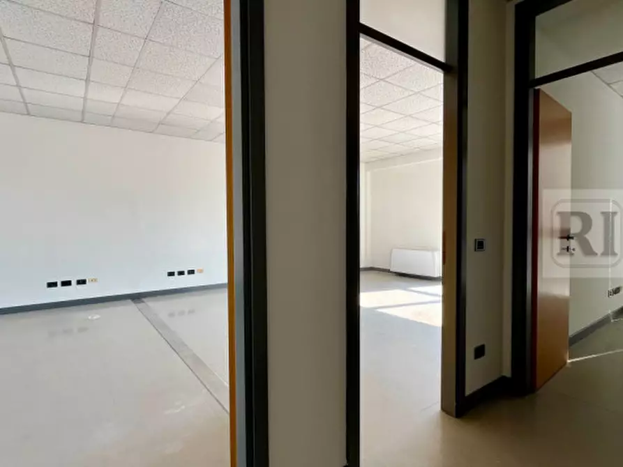 Immagine 6 di Ufficio in affitto  a Limena