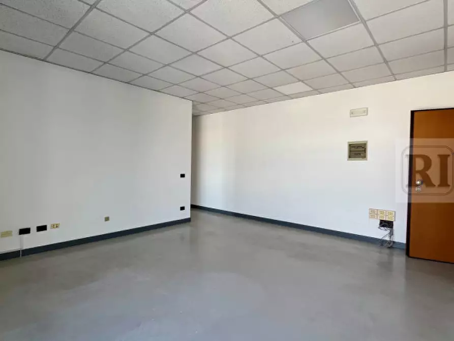Immagine 10 di Ufficio in affitto  a Limena