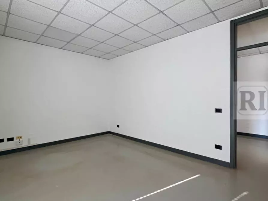 Immagine 12 di Ufficio in affitto  a Limena