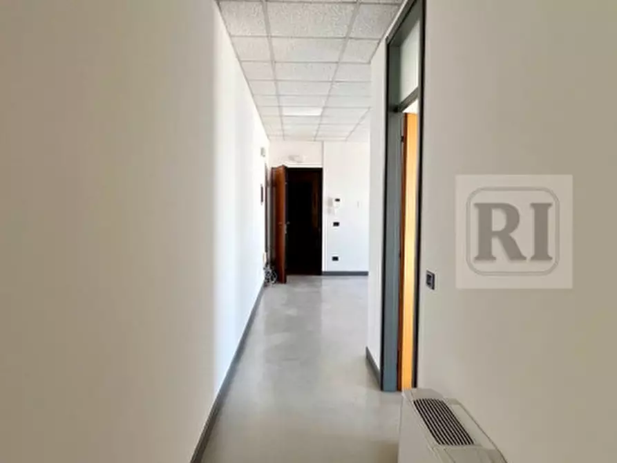 Immagine 13 di Ufficio in affitto  a Limena