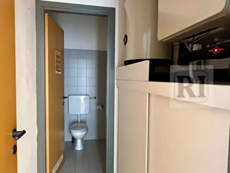 Immagine 15 di Ufficio in affitto  a Limena