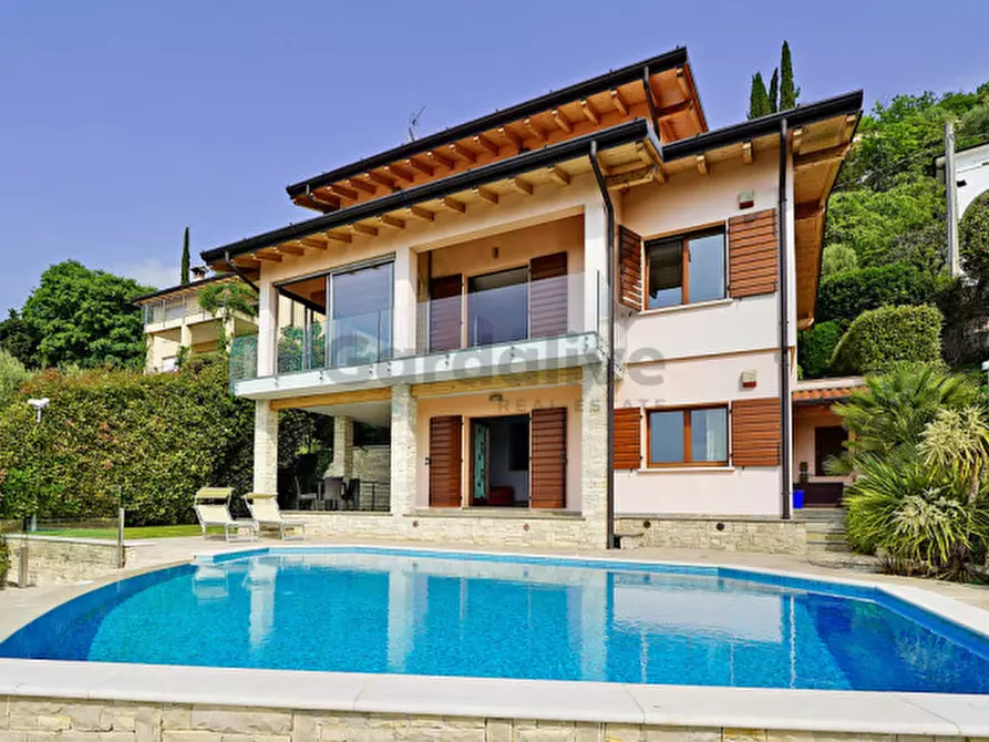 Immagine 1 di Villa in vendita  in Via Pulciano Gaino 23 a Toscolano-Maderno