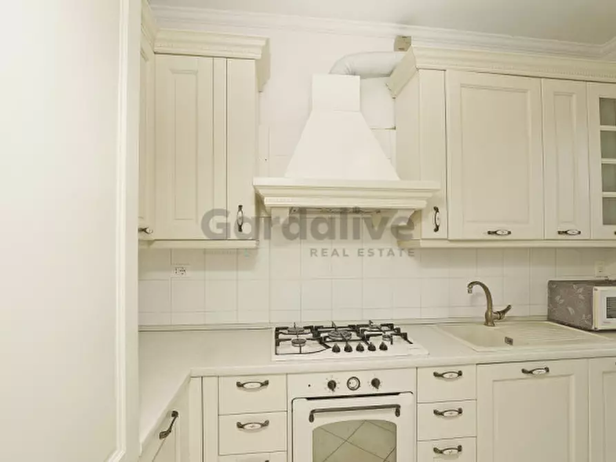 Immagine 7 di Appartamento in vendita  in Via Gaetano Donizetti a Toscolano-Maderno