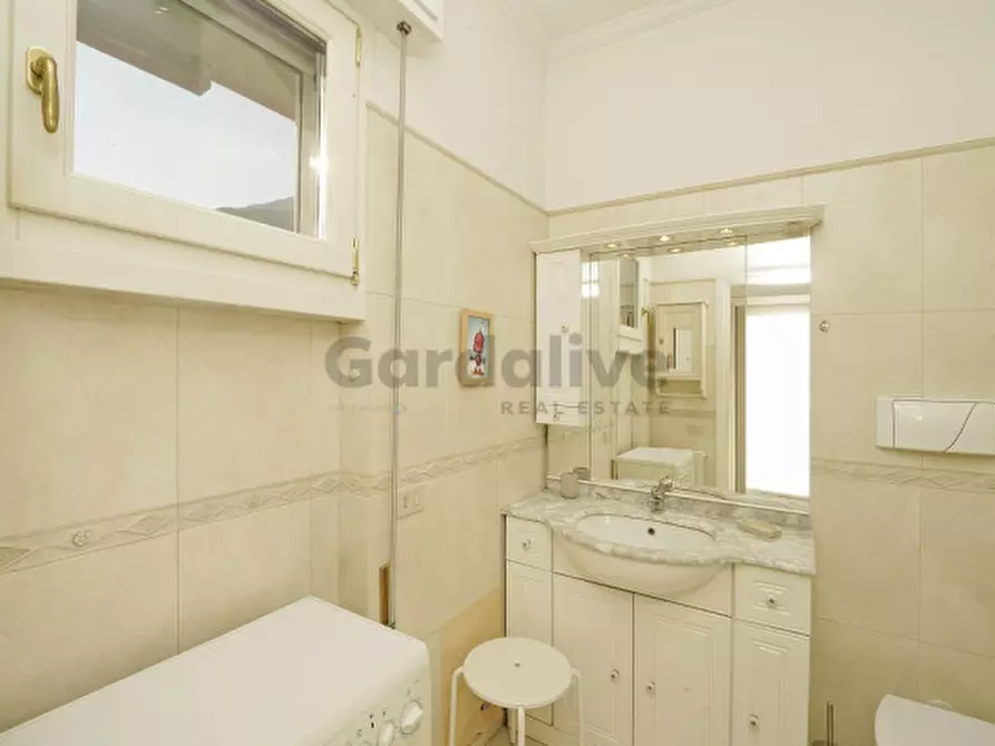 Immagine 11 di Appartamento in vendita  in Via Gaetano Donizetti a Toscolano-Maderno