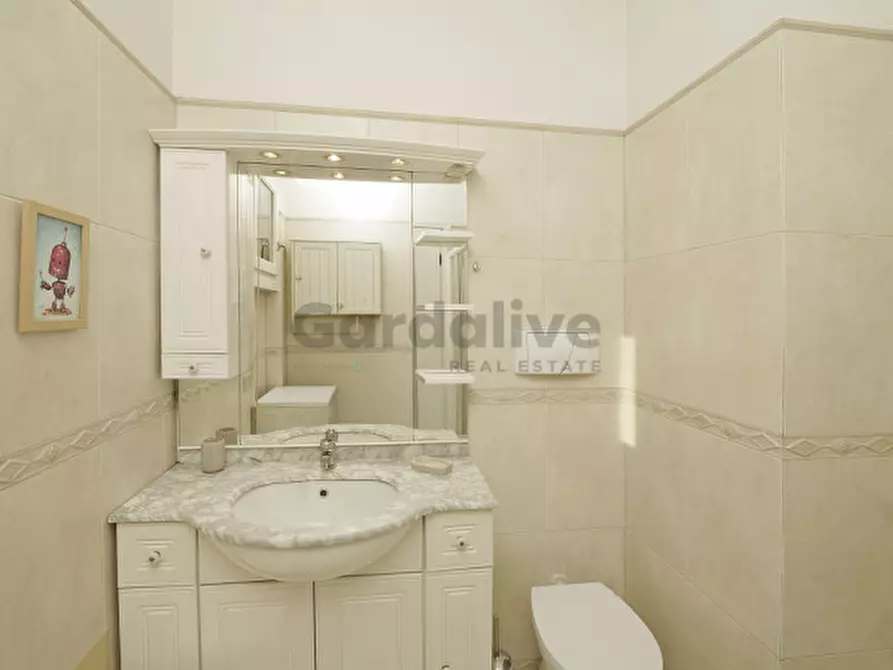 Immagine 13 di Appartamento in vendita  in Via Gaetano Donizetti a Toscolano-Maderno