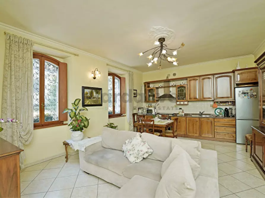 Immagine 5 di Palazzo in vendita  in Via Garibaldi a Toscolano-Maderno