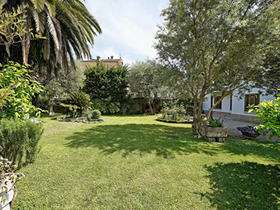 Immagine 11 di Palazzo in vendita  in Via Garibaldi a Toscolano-Maderno