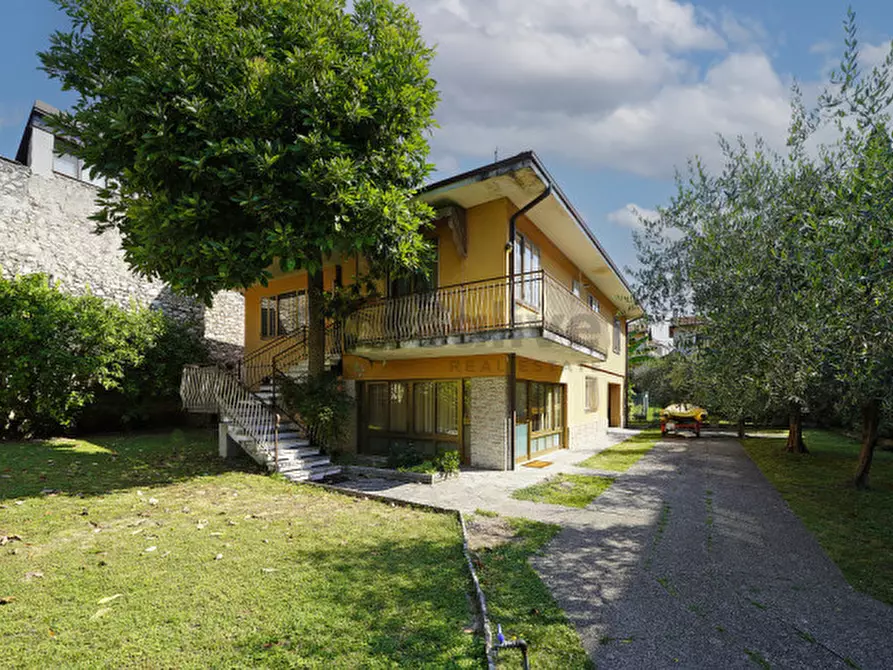 Immagine 1 di Villa in vendita  in Via Moretto 3 a Toscolano-Maderno