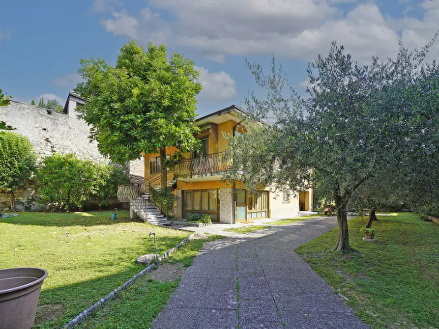 Immagine 2 di Villa in vendita  in Via Moretto 3 a Toscolano-Maderno