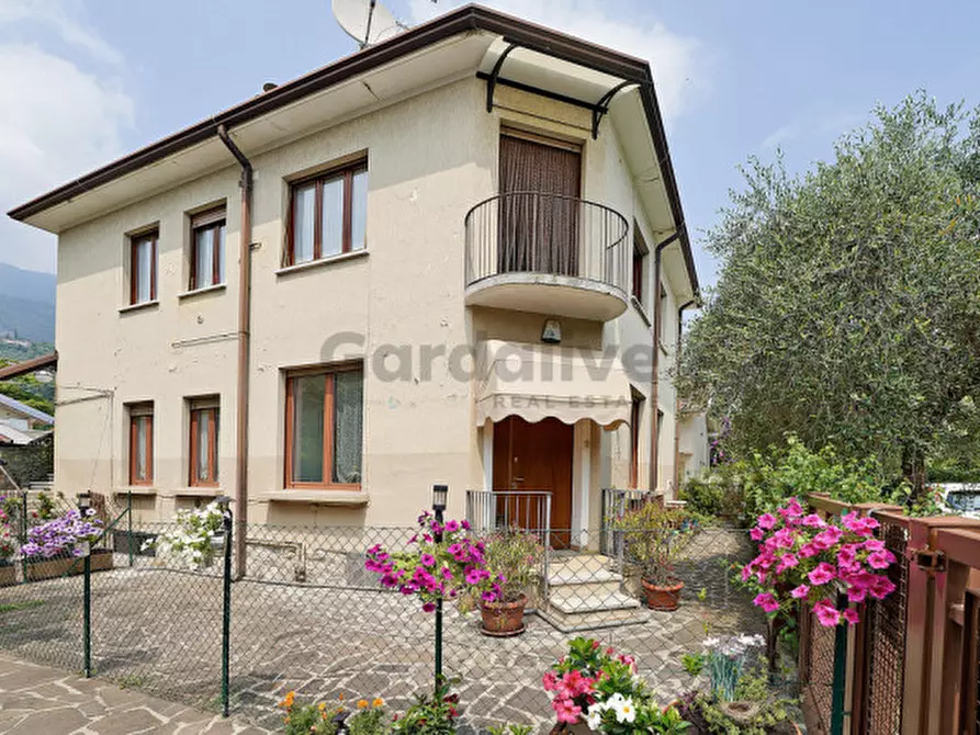 Immagine 2 di Casa bifamiliare in vendita  in Via Carducci a Toscolano-Maderno