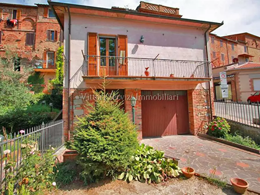 Immagine 1 di Casa indipendente in vendita  in via gioacchino rossini a Torrita Di Siena
