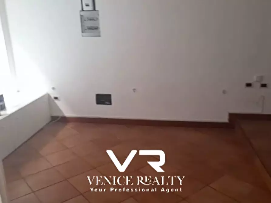 Immagine 2 di Negozio in affitto  in PONTE DI RIALTO a Venezia