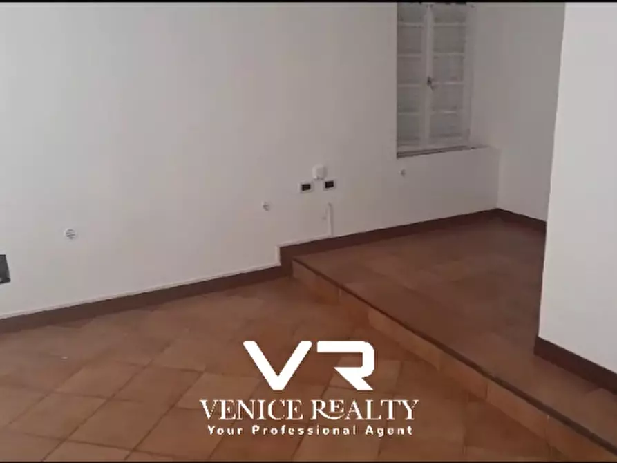 Immagine 3 di Negozio in affitto  in PONTE DI RIALTO a Venezia