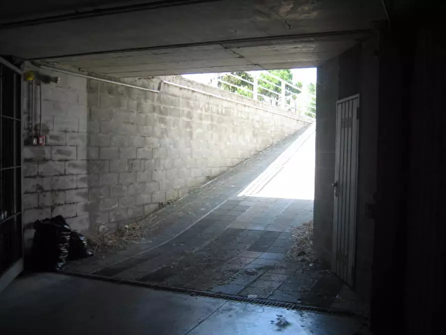 Immagine 1 di Garage in vendita  in strada baganzola 29 a Parma