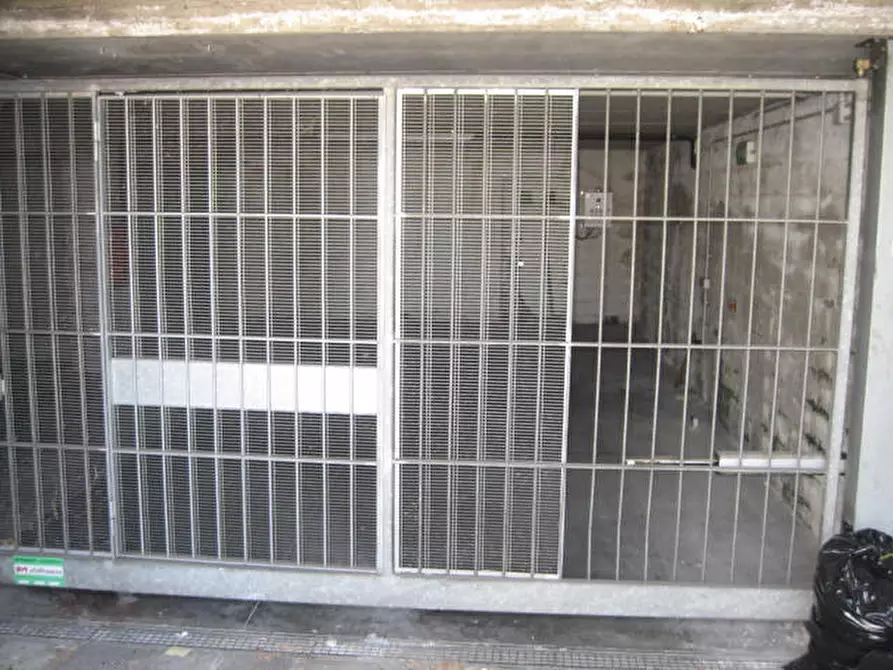 Immagine 2 di Garage in vendita  in strada baganzola 29 a Parma