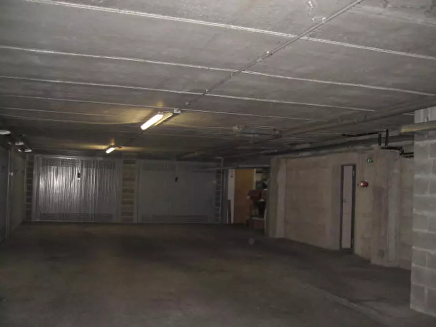 Immagine 4 di Garage in vendita  in strada baganzola 29 a Parma