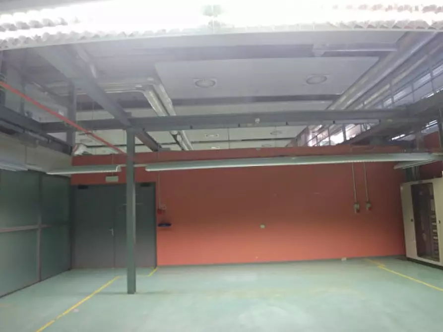 Immagine 2 di Laboratorio in affitto  in VIA CAMPANIA a Monza