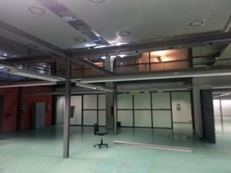 Immagine 4 di Laboratorio in affitto  in VIA CAMPANIA a Monza