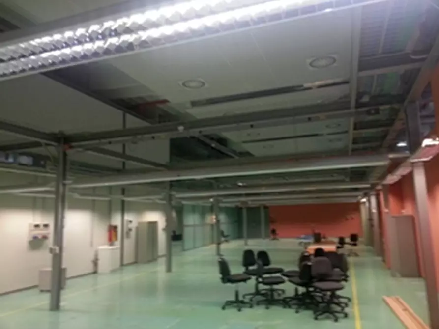 Immagine 1 di Laboratorio in affitto  in VIA CAMPANIA a Monza