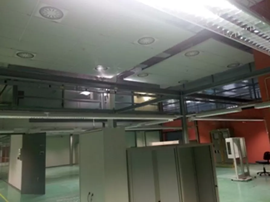 Immagine 16 di Laboratorio in affitto  in VIA CAMPANIA a Monza