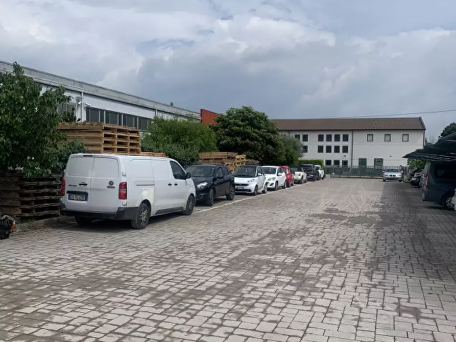 Immagine 1 di Capannone industriale in affitto  in via del lavoro 95 a Verona