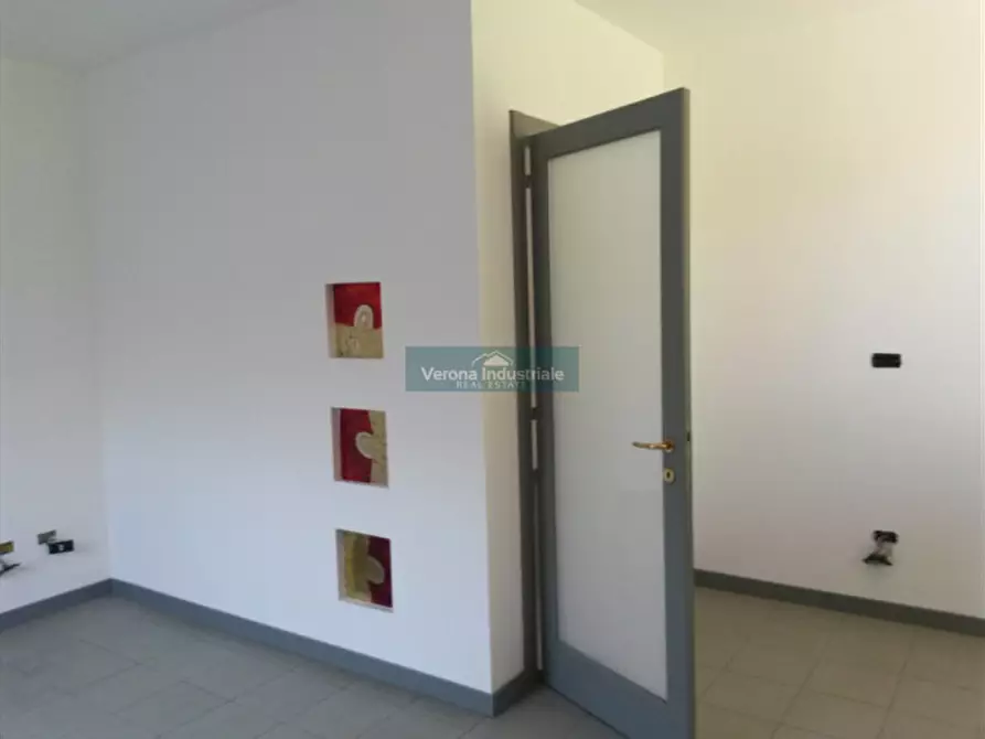 Immagine 3 di Ufficio in vendita  in Via C.a.dalla Chiesa, 1 a Pescantina