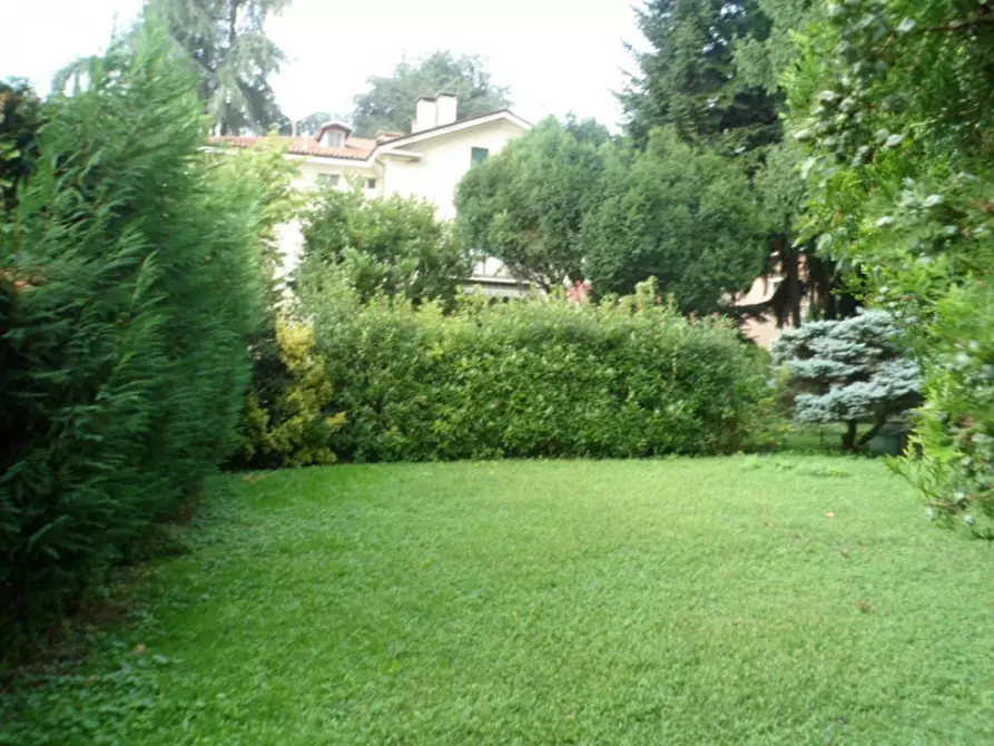 Immagine 1 di Villa in vendita  in giovanni miglioranza a Vicenza